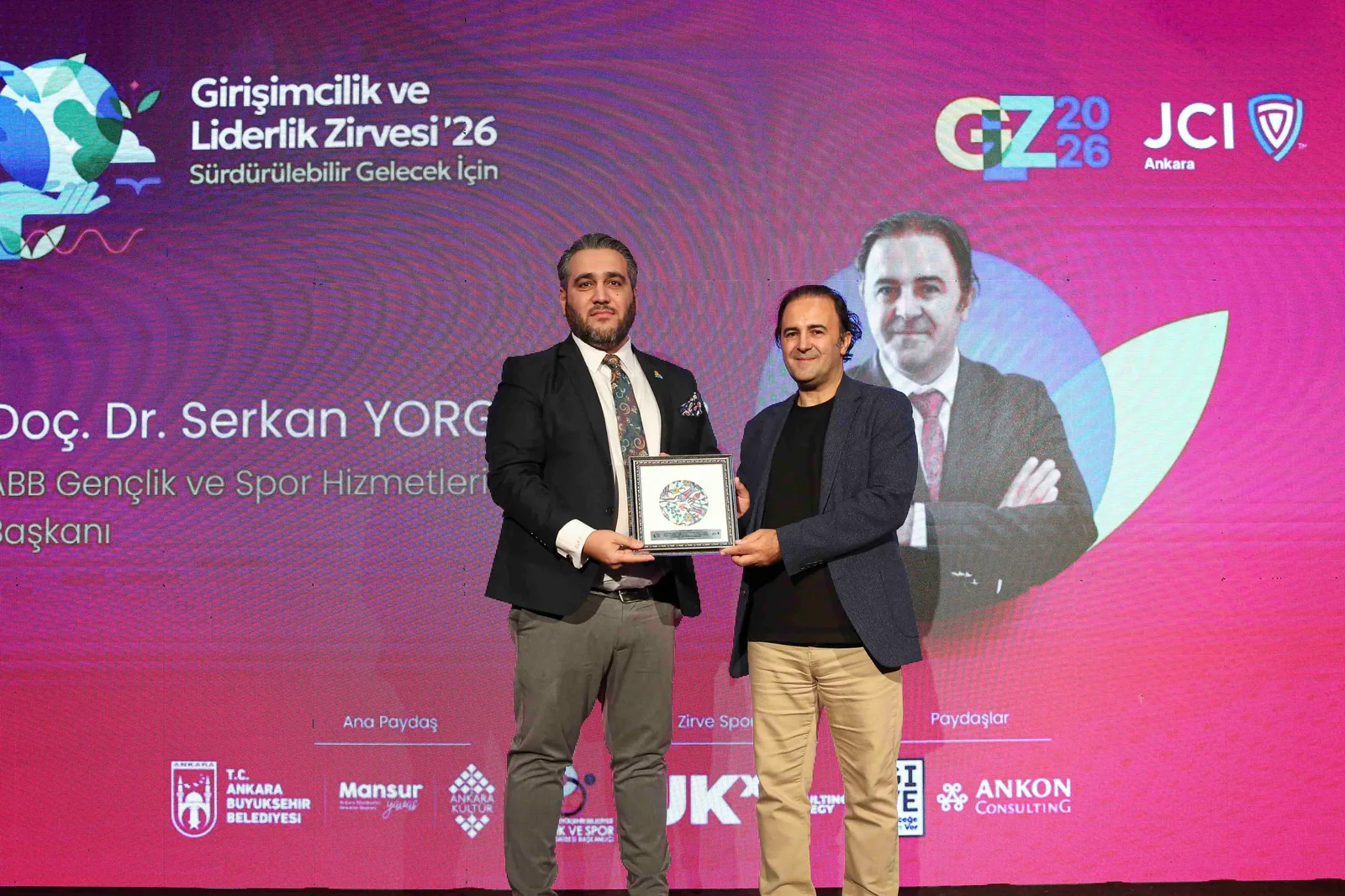 GENÇ LİDERLER VE GİRİŞİMCİLER SÜRDÜRÜLEBİLİR GELECEK İÇİN BULUŞTU