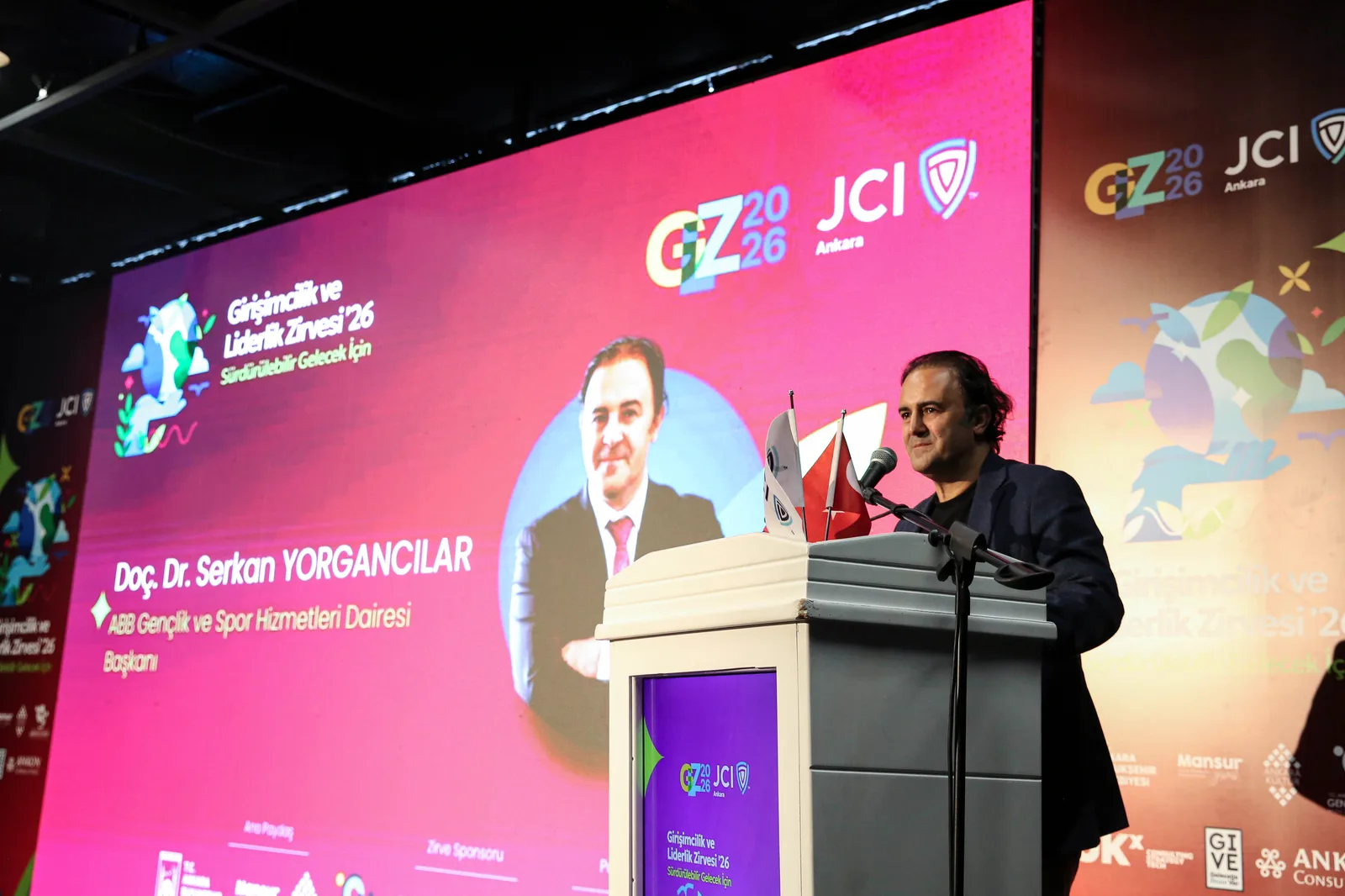 GENÇ LİDERLER VE GİRİŞİMCİLER SÜRDÜRÜLEBİLİR GELECEK İÇİN BULUŞTU